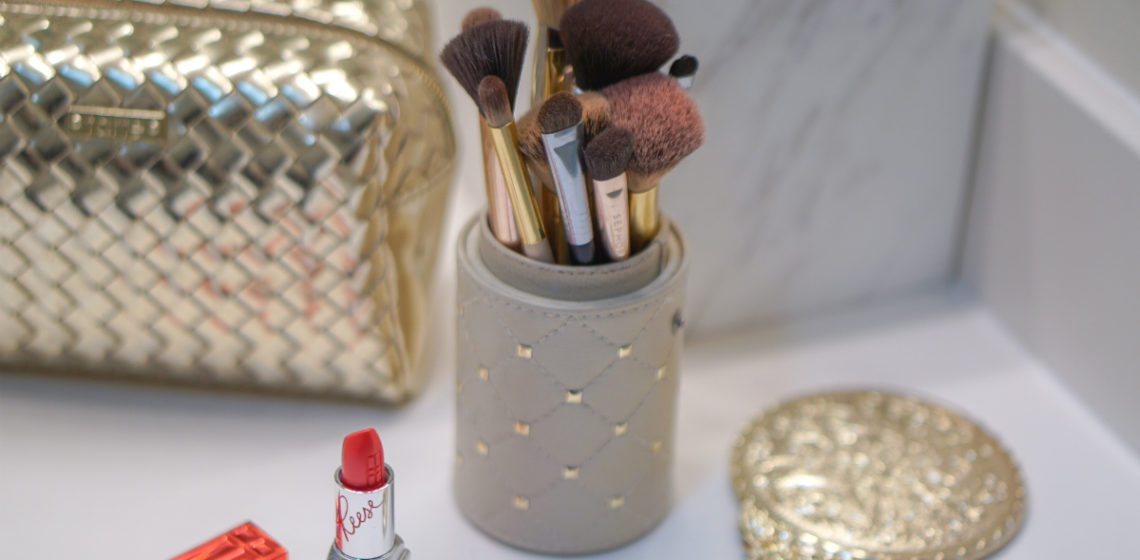 Pretty Bathroom Vanity Organization Ideas