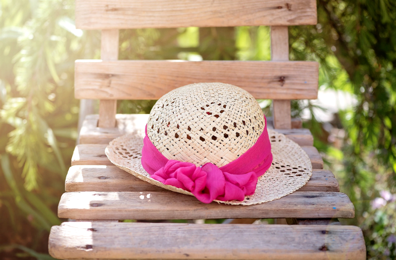 Fabulous Finds: 10 Bright & Cheery Pieces To Pack For A Spring Vacation