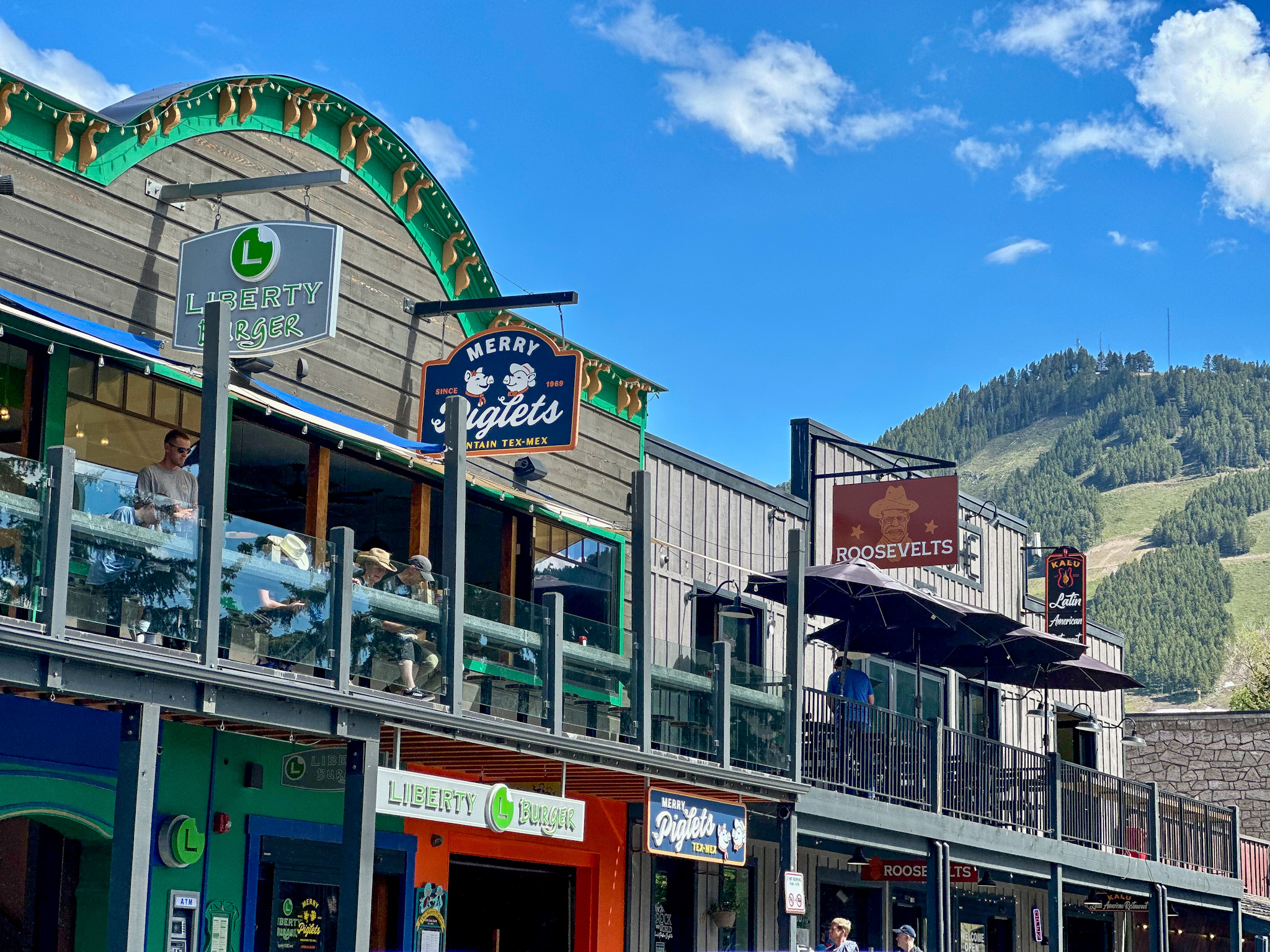 Jackson Hole Wyoming Travel Guide - The Ultimate Outdoor Adventure in the Old Wild West